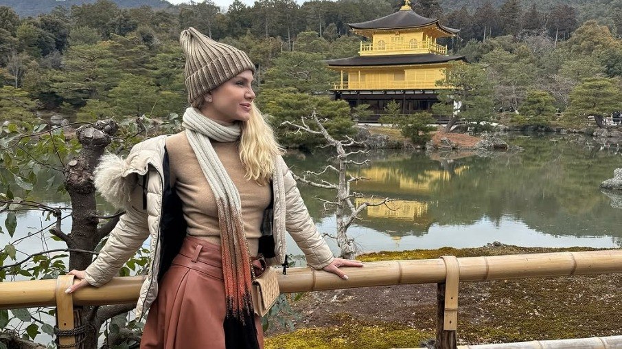 Eliana mostra fotos com família no Japão; veja