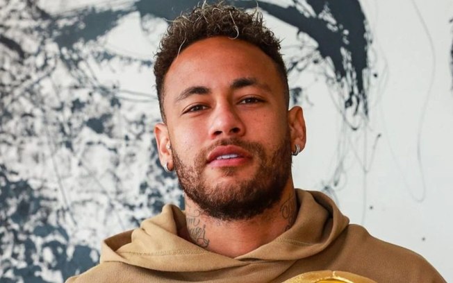 Neymar compartilha momento relaxado antes de voltar ao Brasil