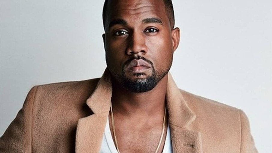 Site de Kanye West é removido depois vender camiseta com suástica