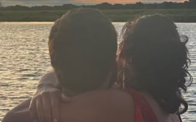 Bruna Marquezine e João Gui curtem pôr do sol na herdade Talismã