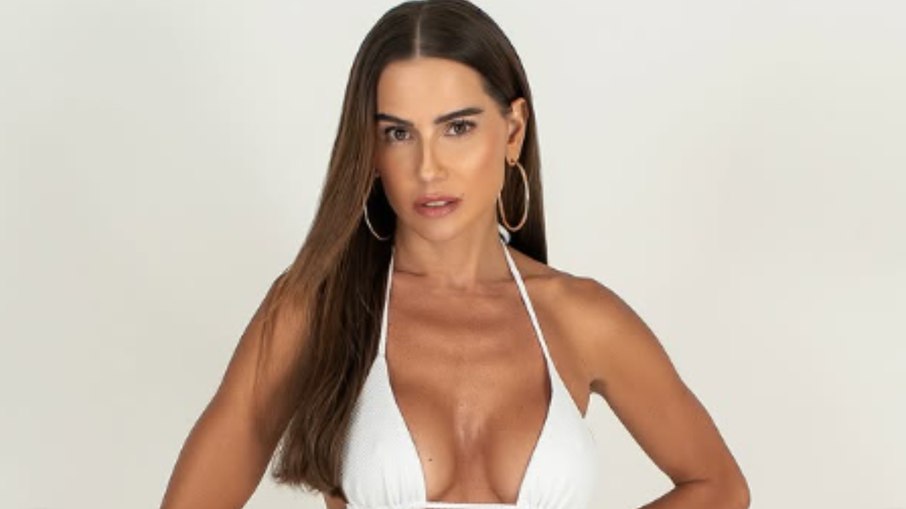 Deborah Secco relembra perrengue no Carnaval e diz se já beijou