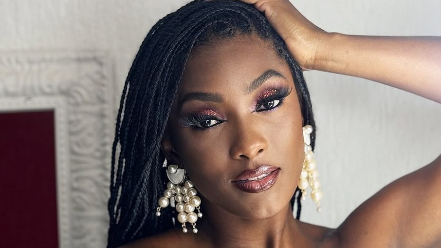 Erika Januza deixa posto de Rainha de Bateria: ‘Viradouro pediu’